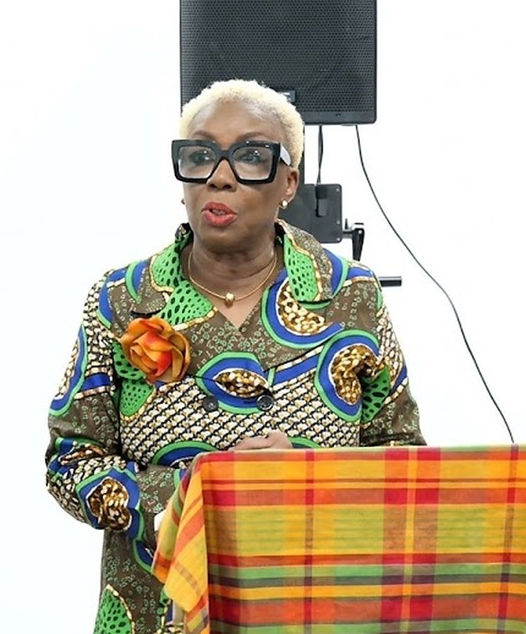 Lyndia Bowers, President of ABNA (UK), speaking at an ABNA event